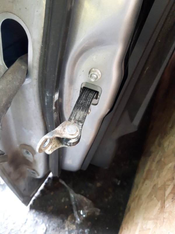 Ограничитель двери передний правый Subaru Outback 2014 B14(BR) EE20Z 61124AJ010 контрактная